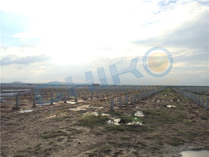 印度10MW大型地面電站—晨科太陽(yáng)能光伏支架拍樁系統(tǒng)